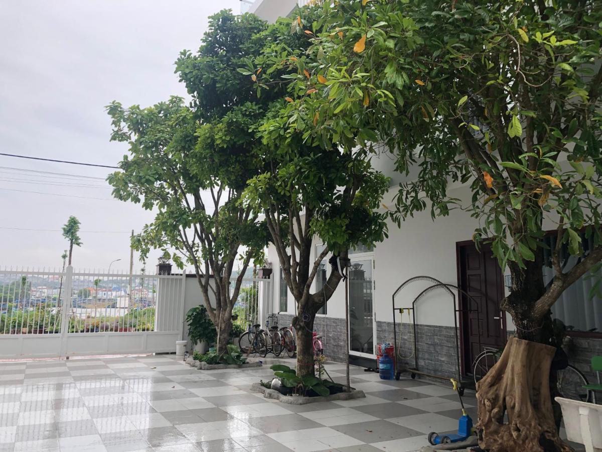 ホテル Nha Nghi Hung Hoa ファンティエット エクステリア 写真