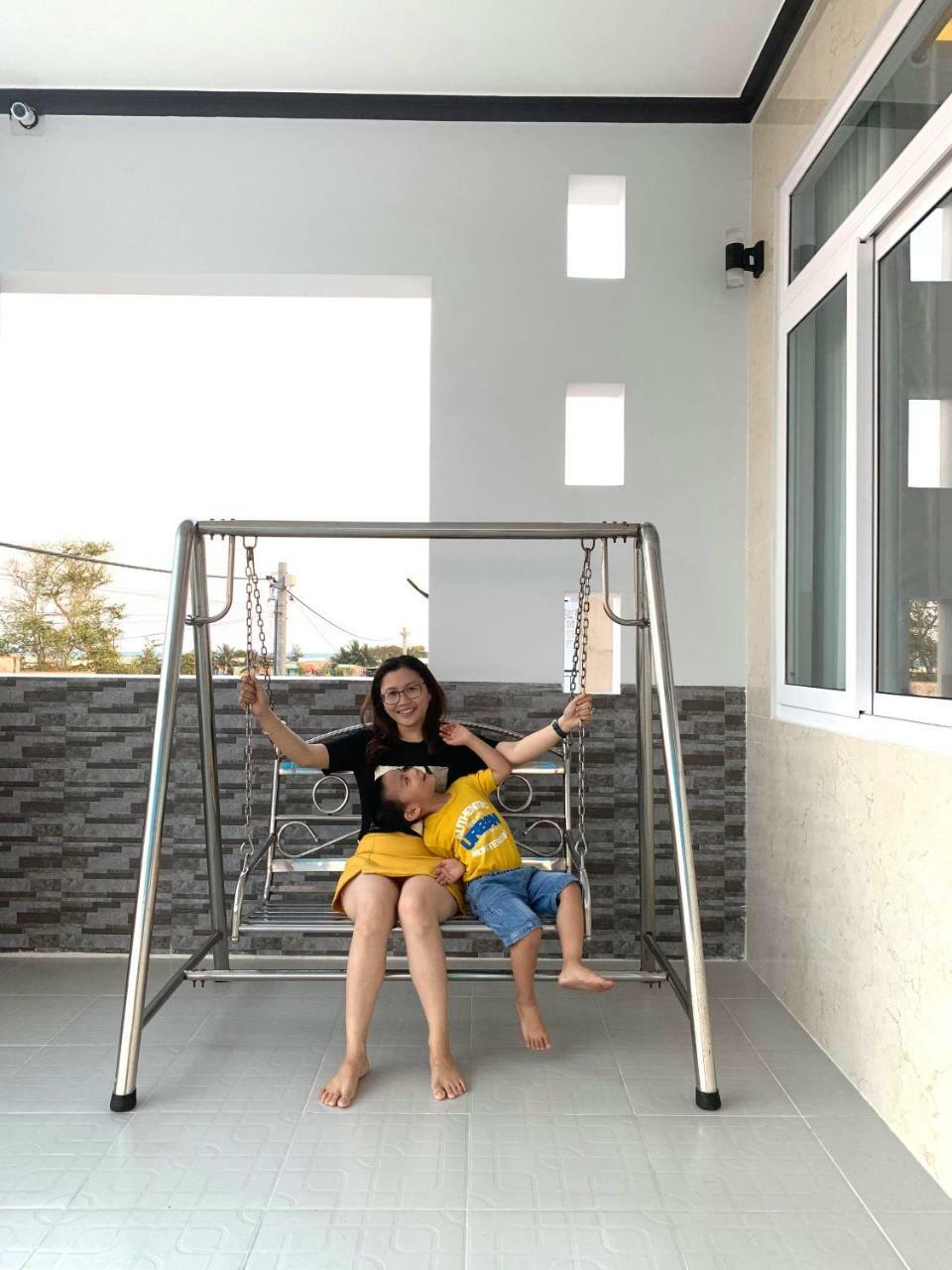 ホテル Nha Nghi Hung Hoa ファンティエット エクステリア 写真