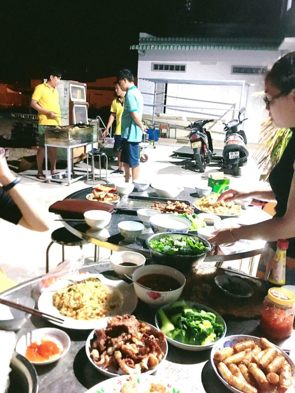 ホテル Nha Nghi Hung Hoa ファンティエット エクステリア 写真